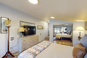 2 bedrooms, iron/ironing board, internet, bed sheets