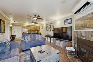 Televisie en een open haard