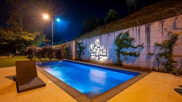 10 outdoor pools, pool umbrellas, pool loungers