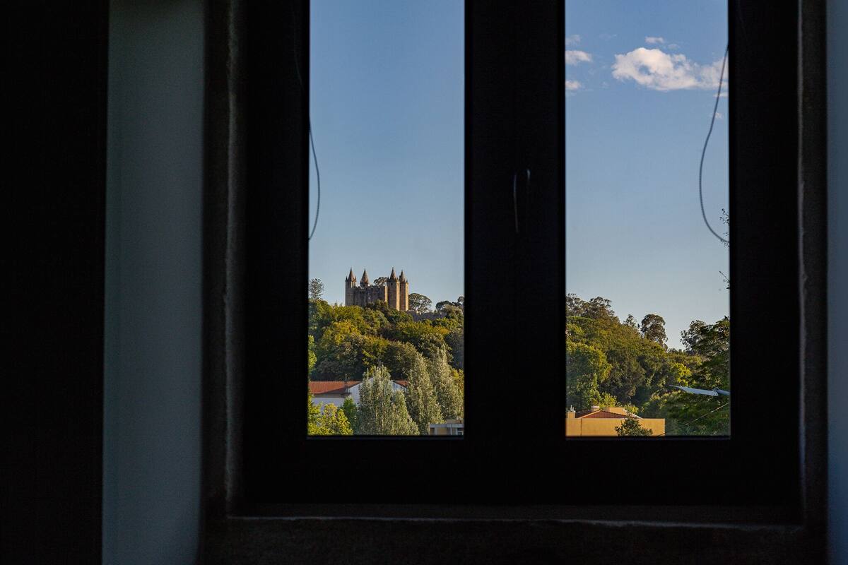 BY ANTÓNIO MACEDO . PAINTER