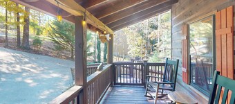 Dog friendly cabin with fire pit, hot tub, and community amenities