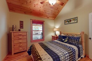 2 habitaciones, tabla de planchar con plancha, internet y ropa de cama