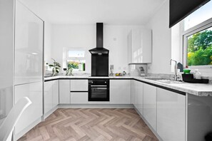 Fridge, microwave, oven, stovetop