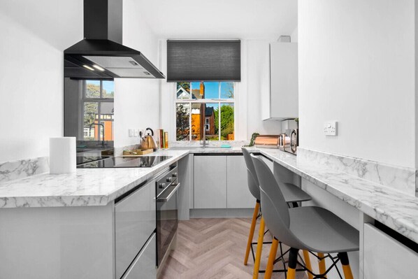 Fridge, microwave, oven, stovetop