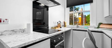 Fridge, microwave, oven, stovetop