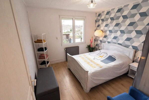 1 chambre, fer et planche à repasser, Wi-Fi, literie fournie