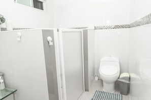 Comfort Apartment | Bathroom - Best Location Airport & Embassy Access (Tijuana)