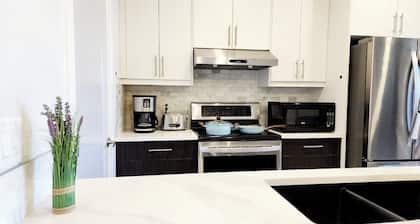 Luxury Cozy Basement Suite separate entrance and heater. WiFi. Netflix.