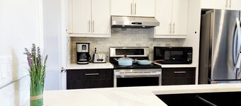 Luxury Cozy Basement Suite separate entrance and heater. WiFi. Netflix.