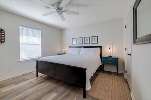 3 chambres, fer et planche à repasser, Wi-Fi, draps fournis