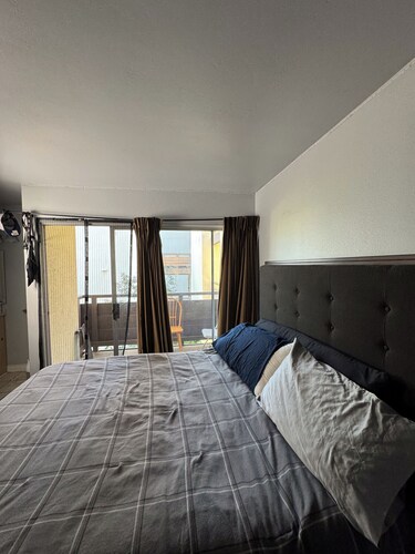 Cozy 1-bedroom condo with fitness room, WiFi in pleasant San Diego