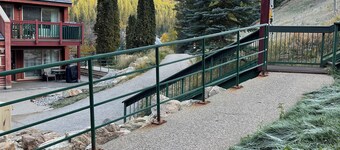 Panorama mountain retreat. 5 min walk to the gondola. 