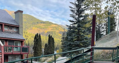 Panorama mountain retreat. 5 min walk to the gondola.