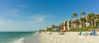 2/2 King Bungalow Near Beach! Lovely Modern Hideaway with Hot Tub