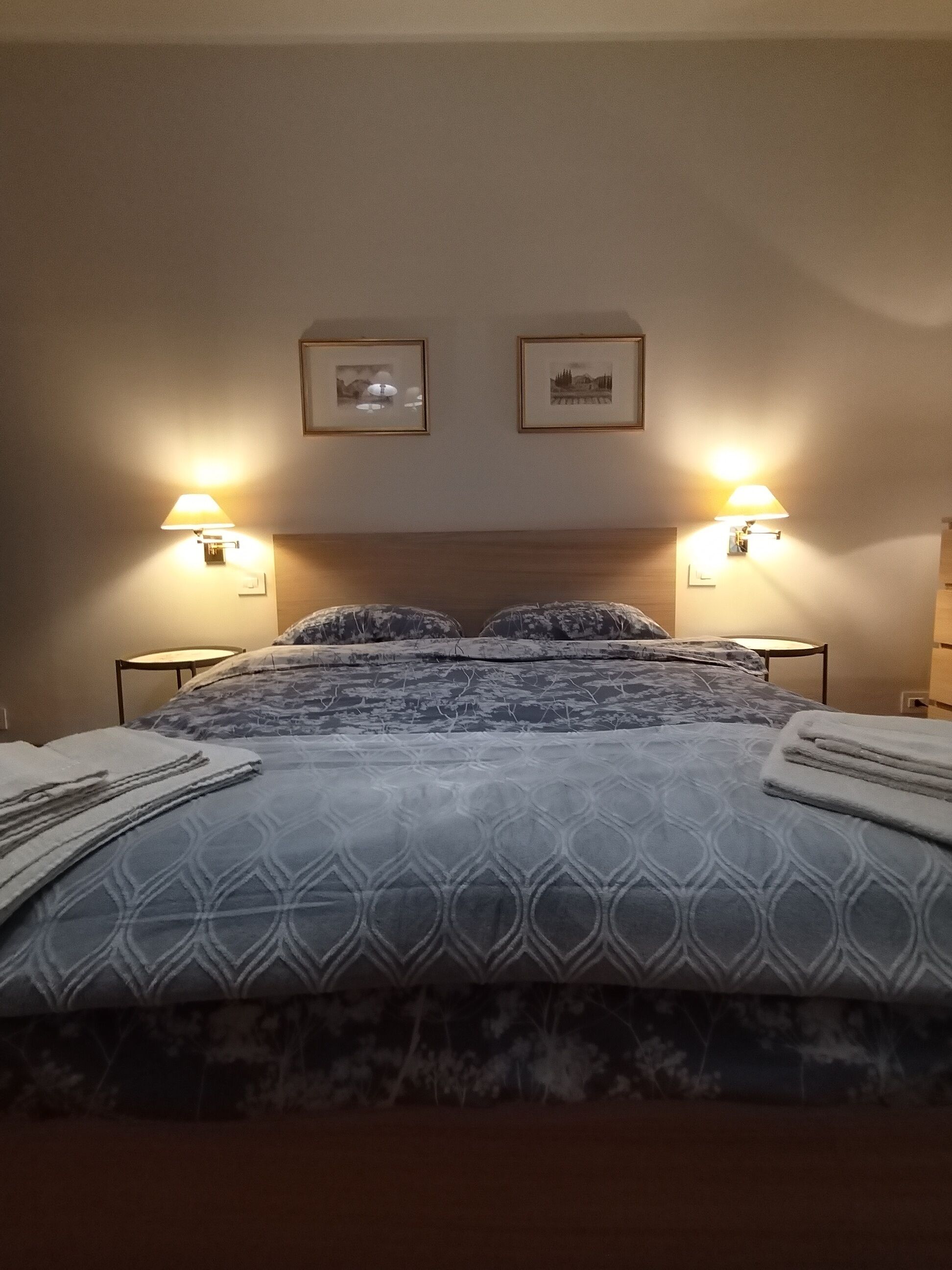 2 bedrooms, in-room safe, desk, iron/ironing board