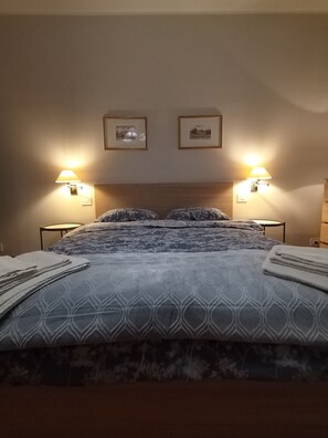 2 soverom, safe på rommet, skrivebord og strykejern/-brett