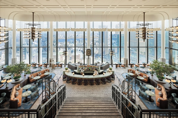 2 restaurants; breakfast, lunch, and dinner served