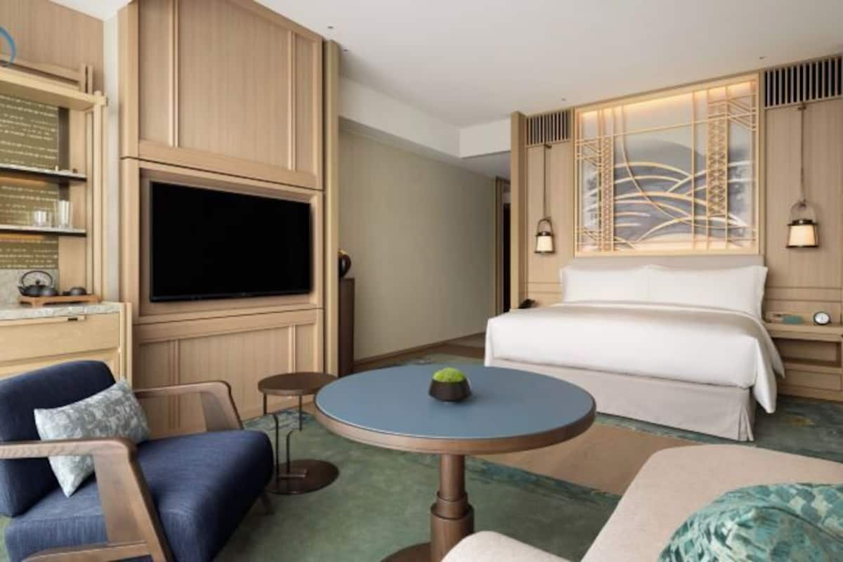 Down duvets, minibar, in-room safe, desk