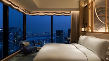 Down comforters, minibar, in-room safe, desk