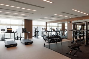 A modern gym with treadmills, dumbbells, and weight machines. - Waldorf Astoria Osaka (Osaka)