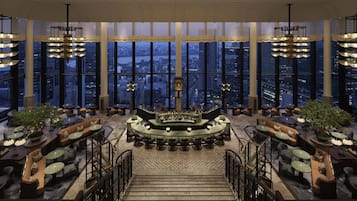 2 nhà hàng, phục vụ bữa sáng, bữa trưa, bữa tối, món Nhật Bản