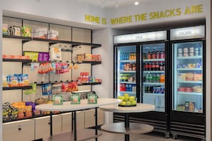 Snack bar - Home2 Suites By Hilton Springfield (Springfield)