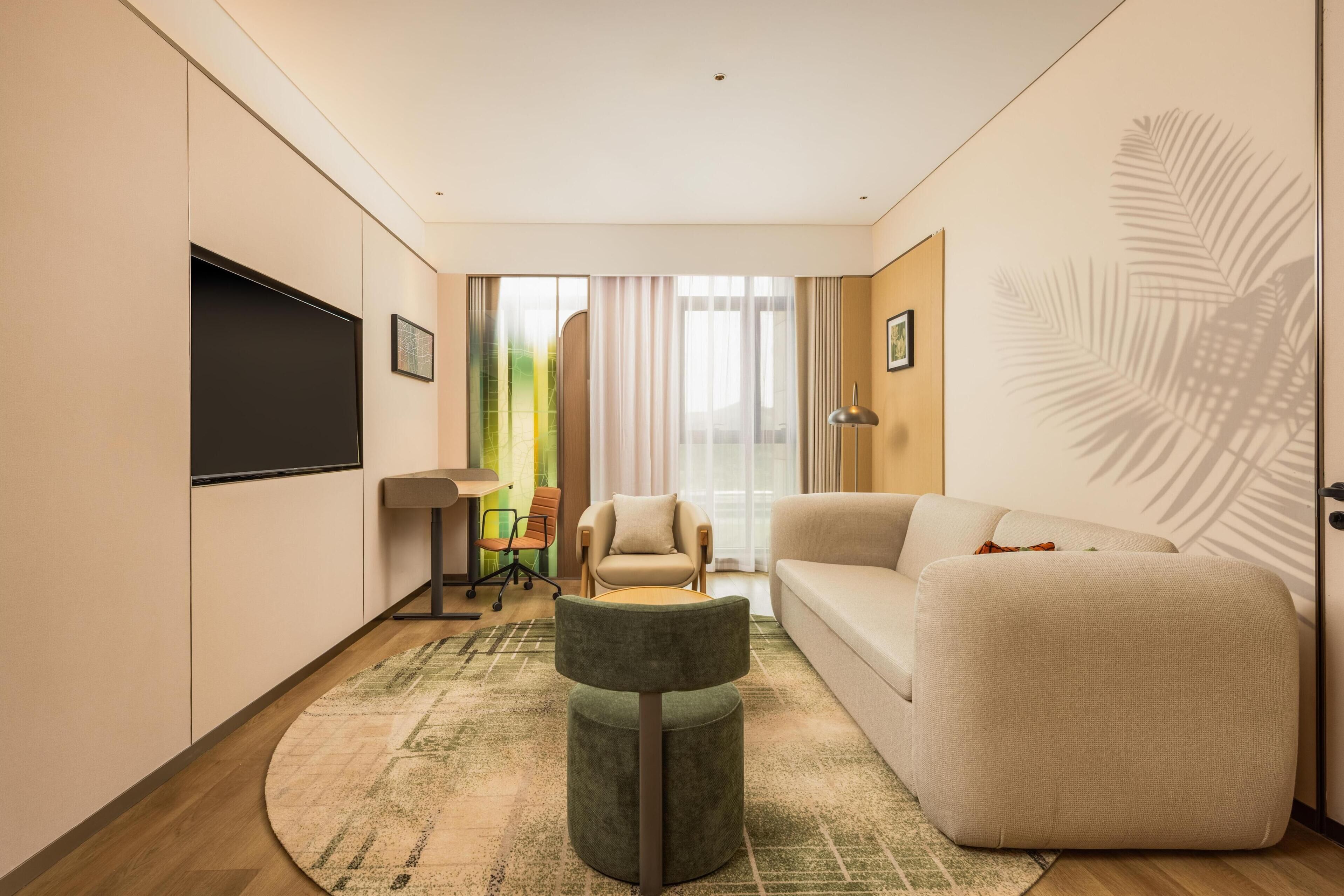 华丽套房, 1 张特大床 | 起居区 | 65-英寸电视（配备有线频道）