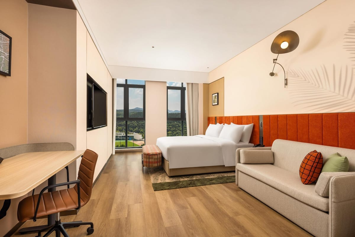 Cubrecamas, colchones con pillow-top y espacio para trabajar con laptop 