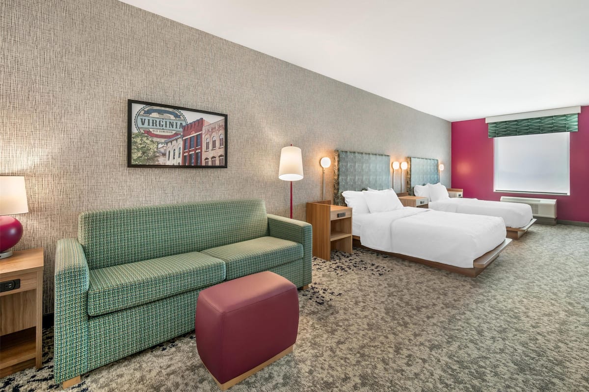 Studio Suite, 2 Queen Beds, Accessible | Living area