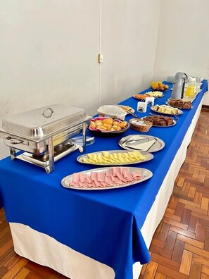 Free daily buffet breakfast - Hotel Jaú (Jau)