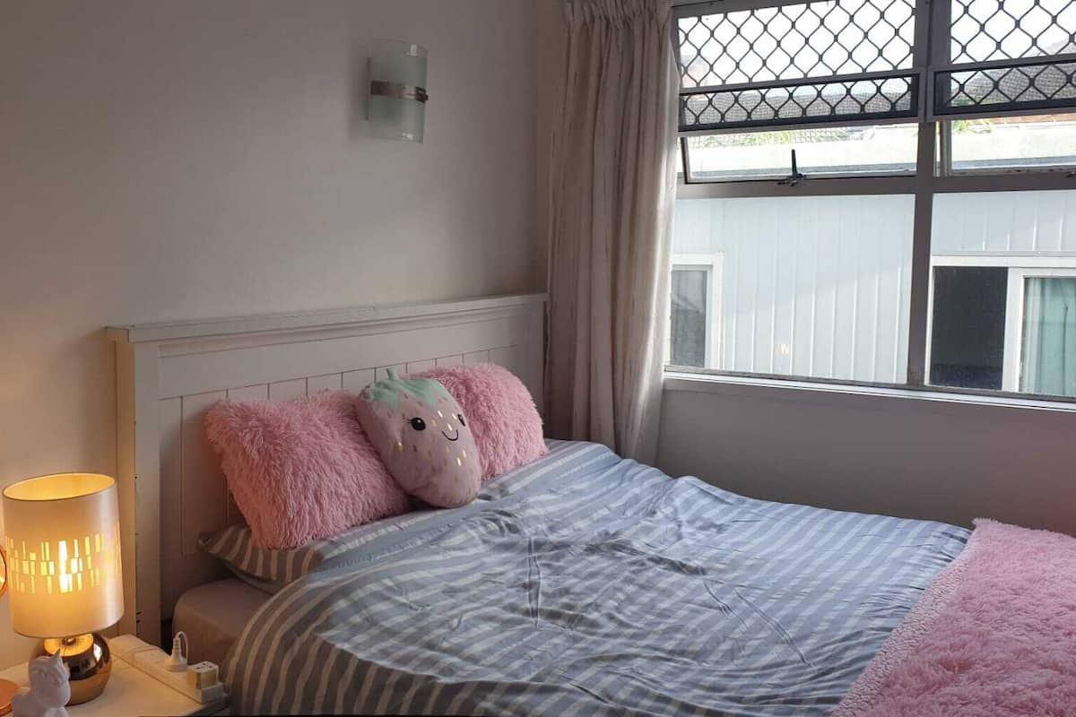 Classic Room | Desk, laptop workspace, free WiFi