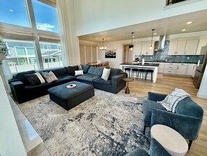 Smart TV, fireplace, books, stereo