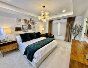 4 Schlafzimmer, Schreibtisch, Bügeleisen/Bügelbrett, Reisekinderbett