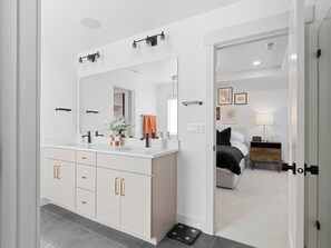 Haartrockner, Bidet, Handtücher