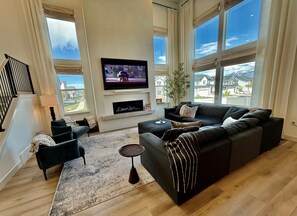 Smart TV, fireplace, books, stereo