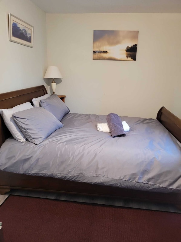 1 chambre, fer et planche à repasser, Wi-Fi, draps fournis