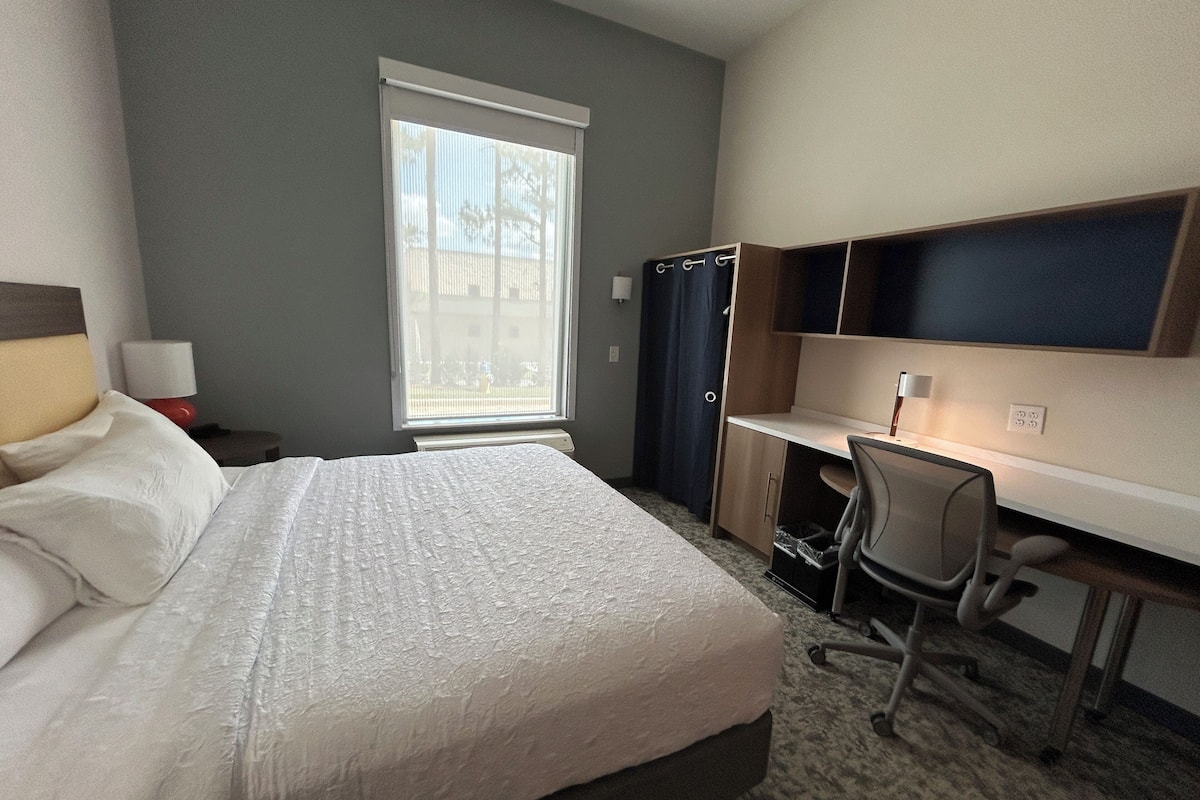 Studio Suite, 1 King Bed | Bathroom