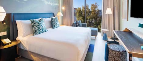 Luxe beddengoed, een minibar, een kluis op de kamer, een bureau