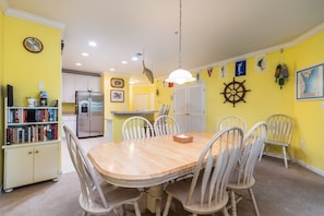 Dining - Mini Weeks Stays Available Sunset Island 2 Fountain Drive East, Unit 2C (Ocean City)