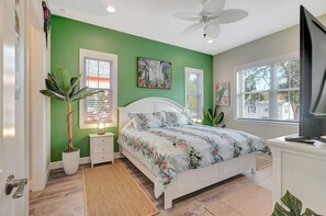3 bedrooms, desk, iron/ironing board, free WiFi - DIRECT WEEKI WACHEE RIVER FRONT! NEW CUSTOMHOME! WELCOME TO RIVER MARGARITAVILLE (Weeki Wachee)