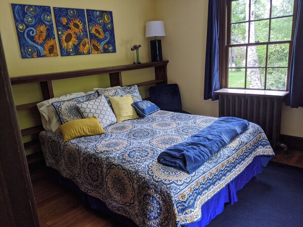 5 bedrooms, desk, iron/ironing board, WiFi