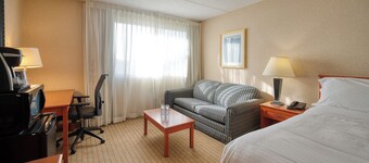 Amenida Residences + Hotel 
