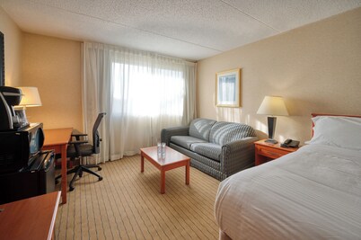 Amenida Residences + Hotel 
