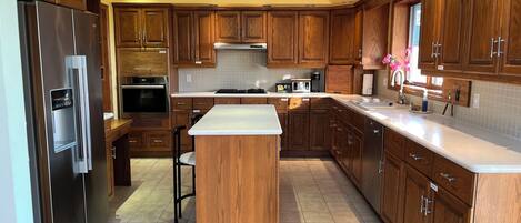 電子レンジ、オーブン、コンロ、食器洗い機