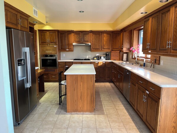 ميكروويف، فرن، موقد طهي مسطح، غسالة أطباق