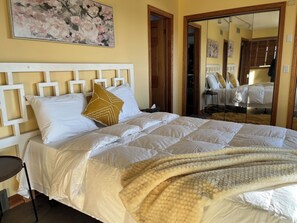 3 عدّة غرف نوم ومكواة/لوح كي وواي فاي وملاءات أسرّة