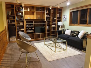 Smart-TV, Kamin, Tischfußball