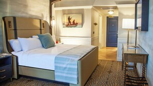 A hotel room with a large bed, bedside tables, a desk, and a painting on the wall. - DELAMAR MYSTIC (Mystic)