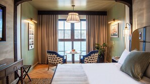 高級客房, 1 張特大雙人床 | 高級寢具、特厚豪華床墊、迷你吧、房內夾萬