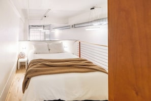 2 bedrooms, desk, iron/ironing board, travel crib - The Salt Loft (Salt Lake City)